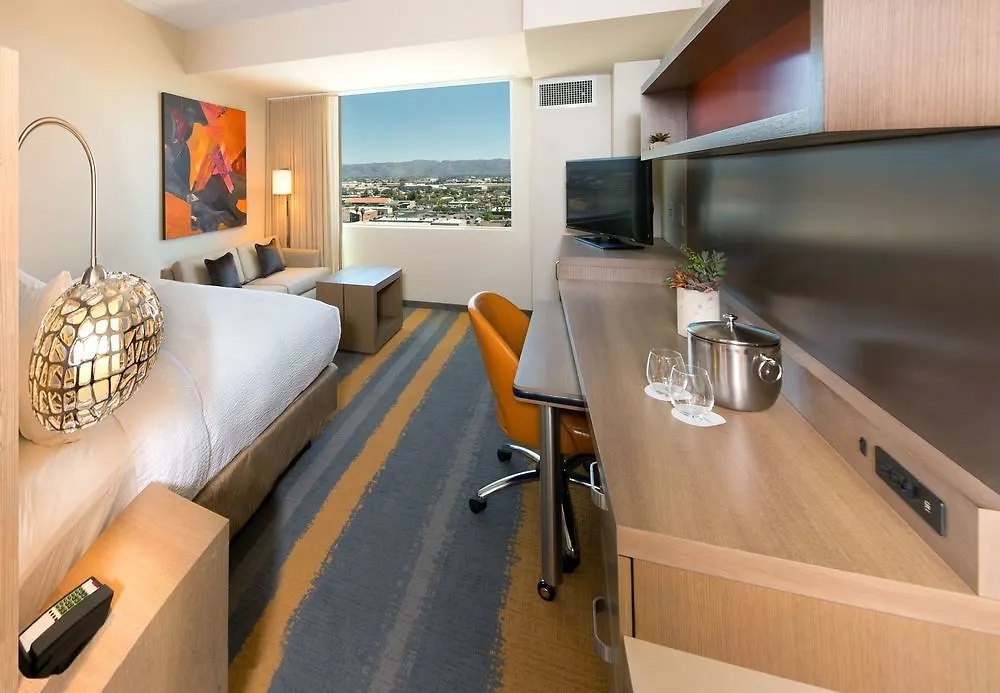 Courtyard By Marriott Phoenix Downtown